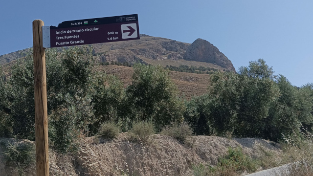 Sendero fuente y acequia de Zújar